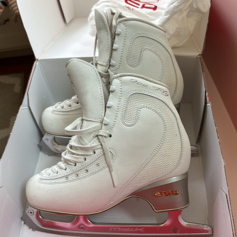 EDEA Ice Fly figure skates size 240C with Matrix Elite 9” Blade